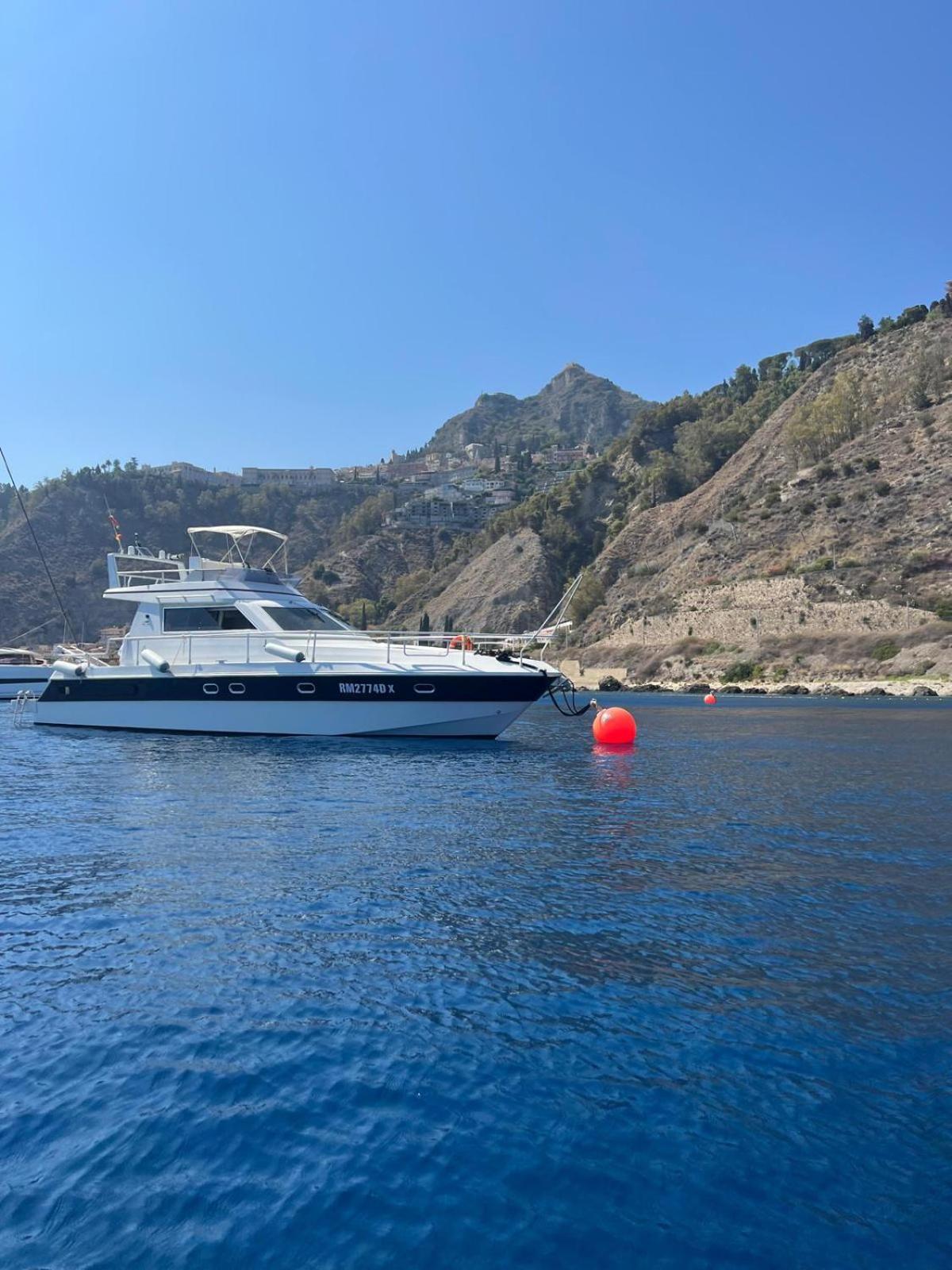 Готель She'S Mine Yacht Катанія Екстер'єр фото